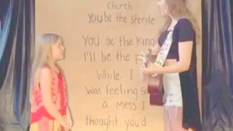 На сцене девчачий дуэт - смотреть видео (3:22)