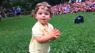 Маленький заводной танцор - смотреть видео (1:04)