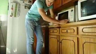 Сиамский любитель молока и ручек - смотреть видео (1:22)