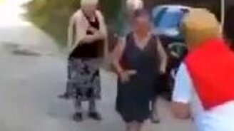 Бабушки-попрыгуньи - смотреть видео (0:50)