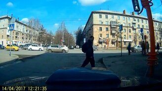 Починил светофор... - смотреть видео (1:07)