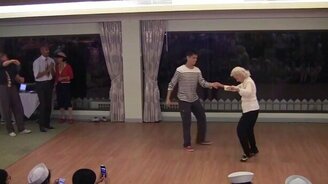 Бабушка танцует свинг - смотреть видео (4:57)