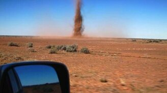 Снял себя на фоне торнадо - смотреть видео (1:12)