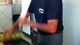 Мастер разрезания лимонов - смотреть видео (1:06)