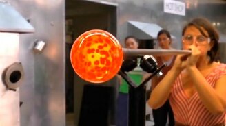 Виртуозная работа стеклодувов - смотреть видео (5:21)