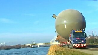 Крупнейшие грузовики и перевозчики - смотреть видео (3:10)