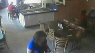 Въехал в кафе - смотреть видео (1:57)