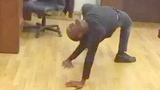 Человек будто без костей - смотреть видео (0:35)