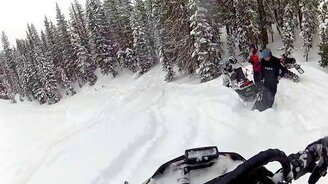 В бездну на снегоходе - смотреть видео (1:33)