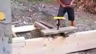 Забил бутылку, словно гвоздь - смотреть видео (1:52)