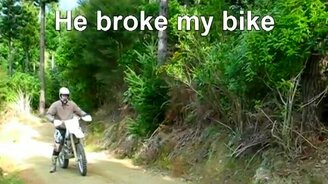 Мотоциклист против барана - смотреть видео (3:19)