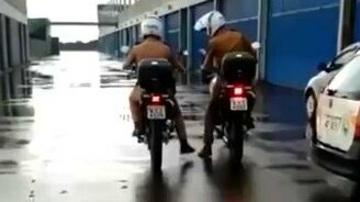 Как непросто патрулировать улицы - смотреть видео (0:14)