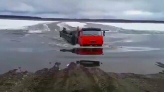 КамАЗ пошёл вброд - смотреть видео (1:05)