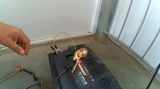 Заряжаем автоаккумулятор зарядником от ноутбука - смотреть видео (1:01)