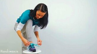 Завязываем шнурки за 2 секунды - смотреть видео (0:43)