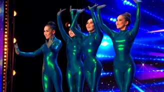 Эффектное выступление гибких гимнасток - смотреть видео (3:52)