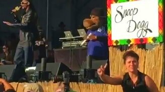 Сурдопереводчица рэпа - смотреть видео (1:00)