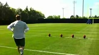 Трюки с мячом для регби - смотреть видео (6:13)