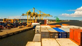 Из жизни контейнеровоза - смотреть видео (5:26)