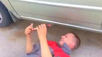 Как открыть машину без ключа - смотреть видео (1:34)