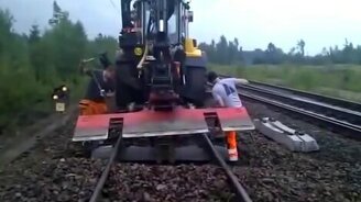 Как обновляют железную дорогу - смотреть видео (2:56)
