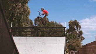 11-летний трюкач на велике - смотреть видео (3:12)