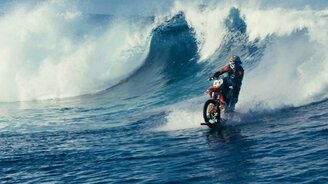 На мотоцикле по волнам - смотреть видео (3:59)