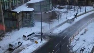 Лавина с крыши - смотреть видео (0:28)