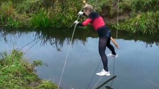 Потеряла равновесие - смотреть видео (0:12)