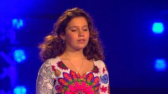 Скромная голосистая певица - смотреть видео (2:25)