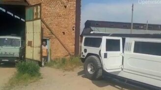 Грузим кирпич в лимузин - смотреть видео (0:38)