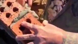 Умелая кладка кирпича - смотреть видео (1:13)