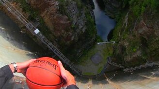 Эффект Магнуса в действии - смотреть видео (3:00)