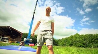 С крана на тарзанке без страховки - смотреть видео (2:12)