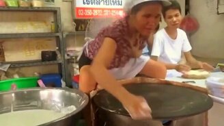 Мастера уличной кулинарии - смотреть видео (2:04)