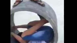 Не играйте с бетонным кольцом - смотреть видео (0:12)