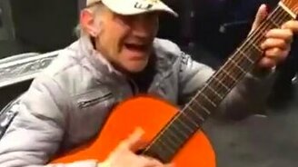 Мелодия на гитаре и звуками голоса - смотреть видео (0:53)