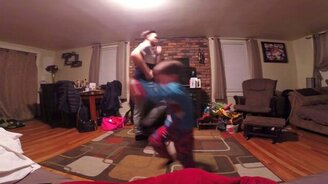 Задорный танец сына и папы - смотреть видео (1:14)