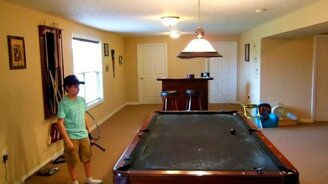 Бильярдные трюки от юнца - смотреть видео (2:02)