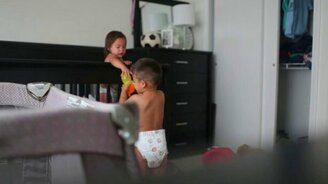 Когда мама думает, что дети спят - смотреть видео (2:54)