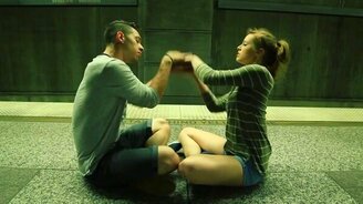 Чувственный танец в метро - смотреть видео (2:41)