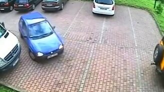 Самый сложный способ выехать с парковки - смотреть видео (4:09)