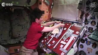 Готовим еду в космосе - смотреть видео (3:17)