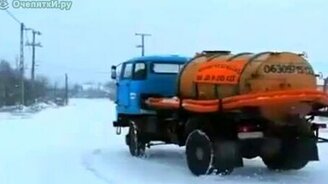 Молоковоз дрифтует - смотреть видео (0:29)