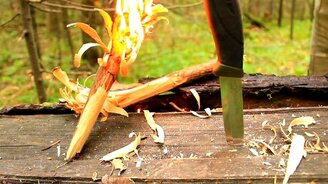 Растопка костра в сырую погоду - смотреть видео (2:11)