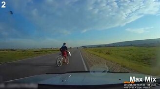 Неосторожные велосипедисты - смотреть видео (5:25)