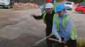 Детские игры взрослых строителей - смотреть видео (0:45)