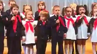 Самый старательный певец в хоре - смотреть видео (0:37)