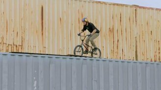 Восхитительные велотрюки - смотреть видео (2:39)