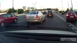 Женщина с открытым капотом - смотреть видео (0:28)